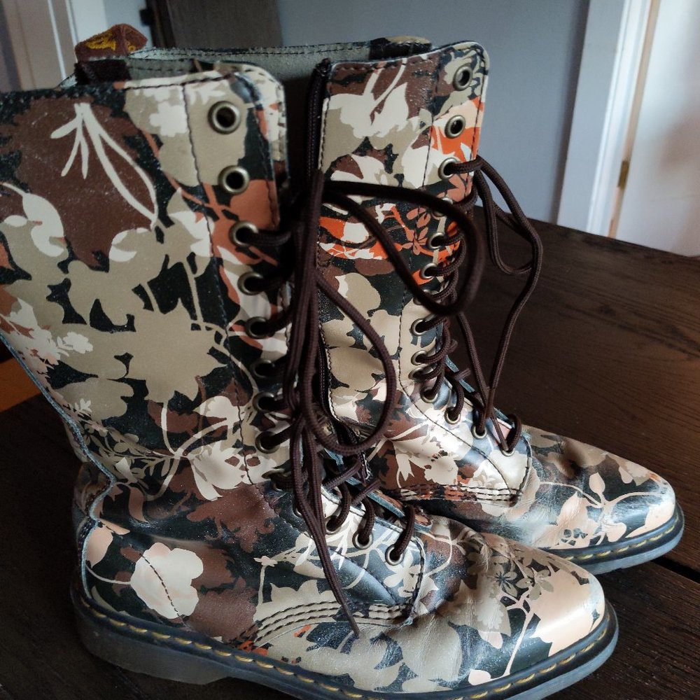 Dr. Martens Cerys Floral Print Tall Zip Lace Up Boots UK 7 US W9